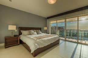 Modern, Stylish And Great Views Apt In Oceania